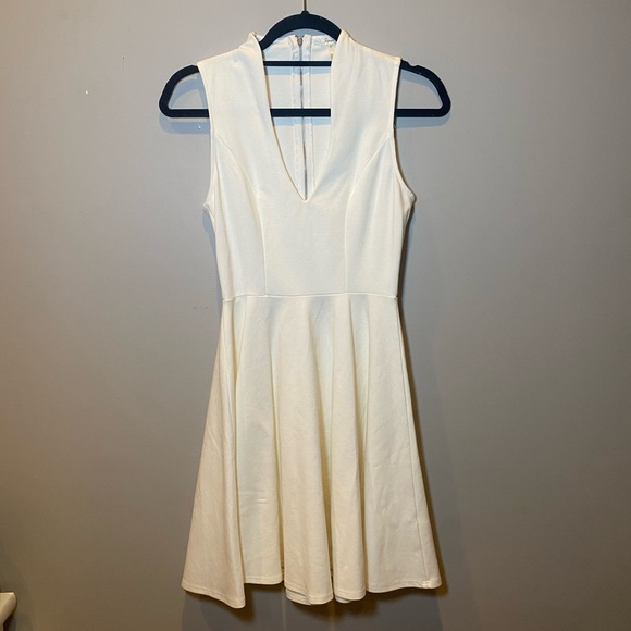 Soprano Dresses & Skirts - Soprano White Zipper Dress